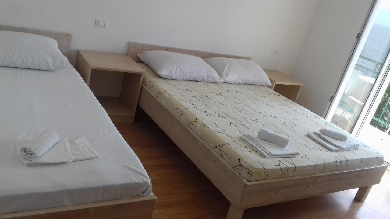 Apartmani M&M Brist Buitenkant foto